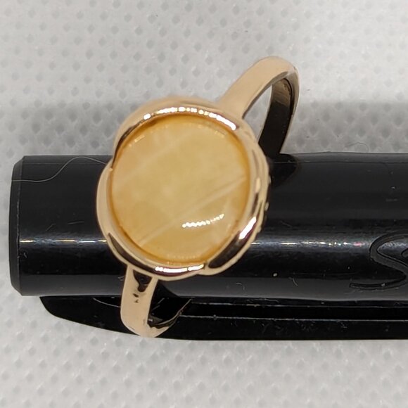 Gold Ring with Yellow Jewel - Picture 1 of 1
